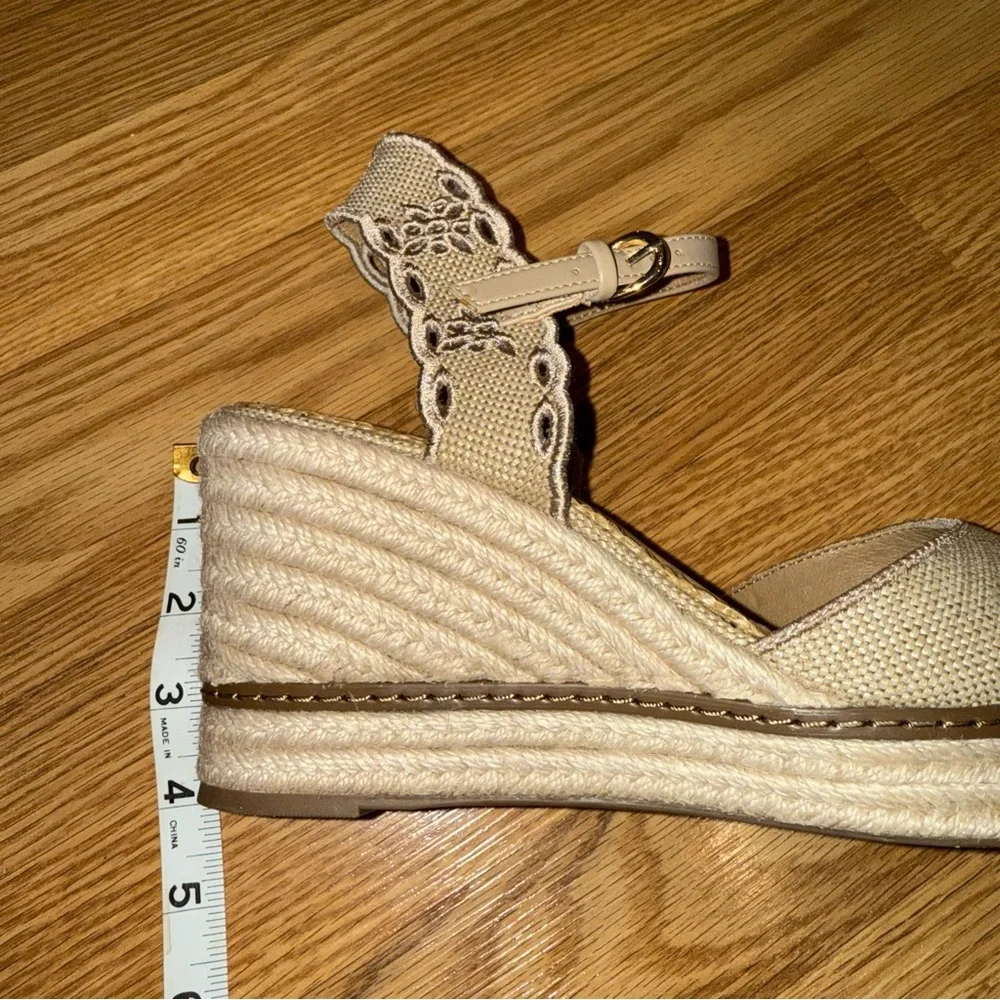 Crown Vintage Eyelet Detail Tan Espadrille 4”‎ Wedges Size 9.5 M